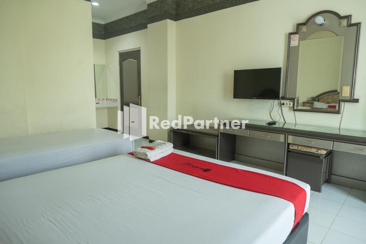 Akur Hotel Malioboro RedPartner Yogyakarta Exterior foto