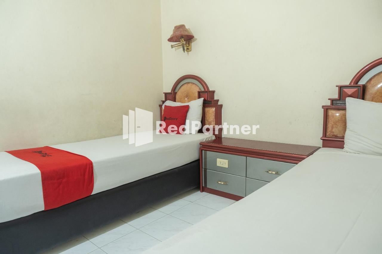 Akur Hotel Malioboro RedPartner Yogyakarta Exterior foto