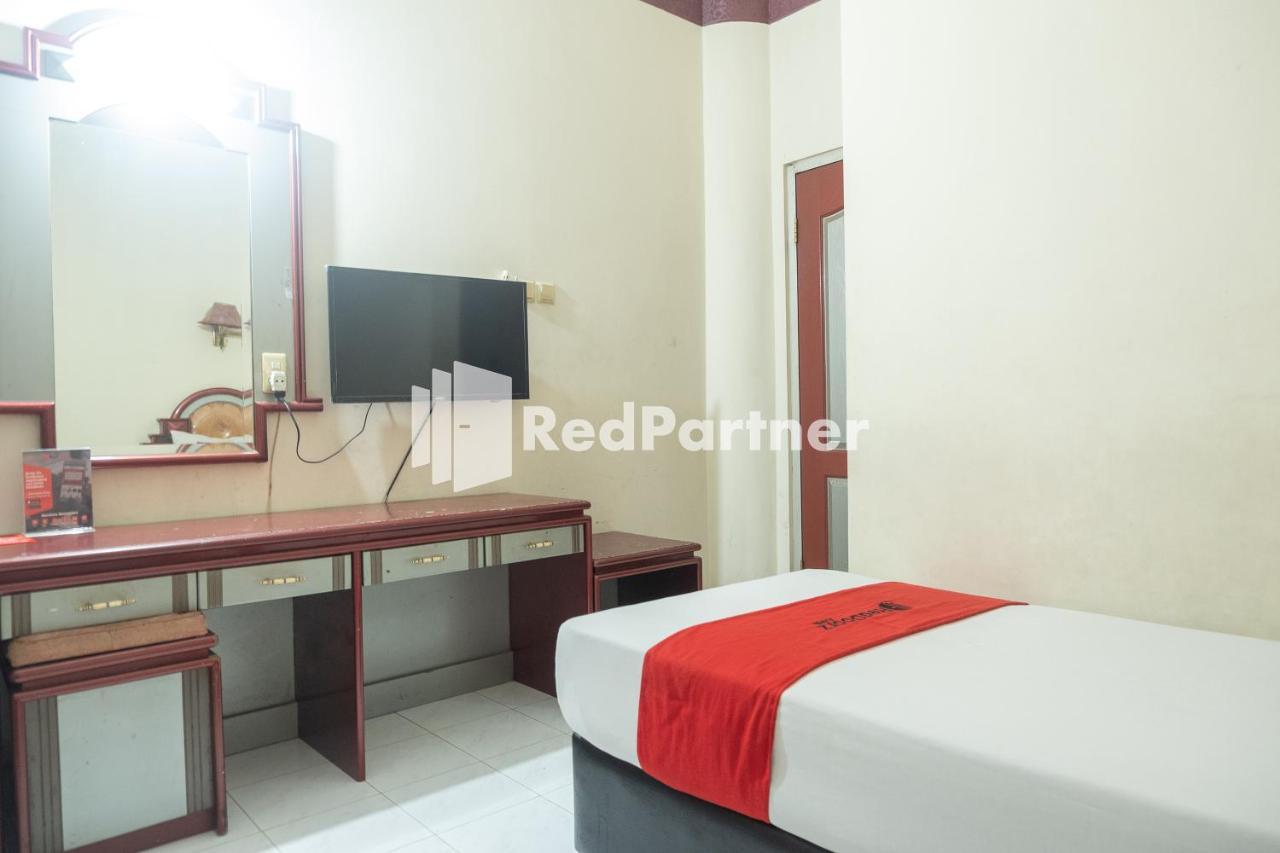 Akur Hotel Malioboro RedPartner Yogyakarta Exterior foto