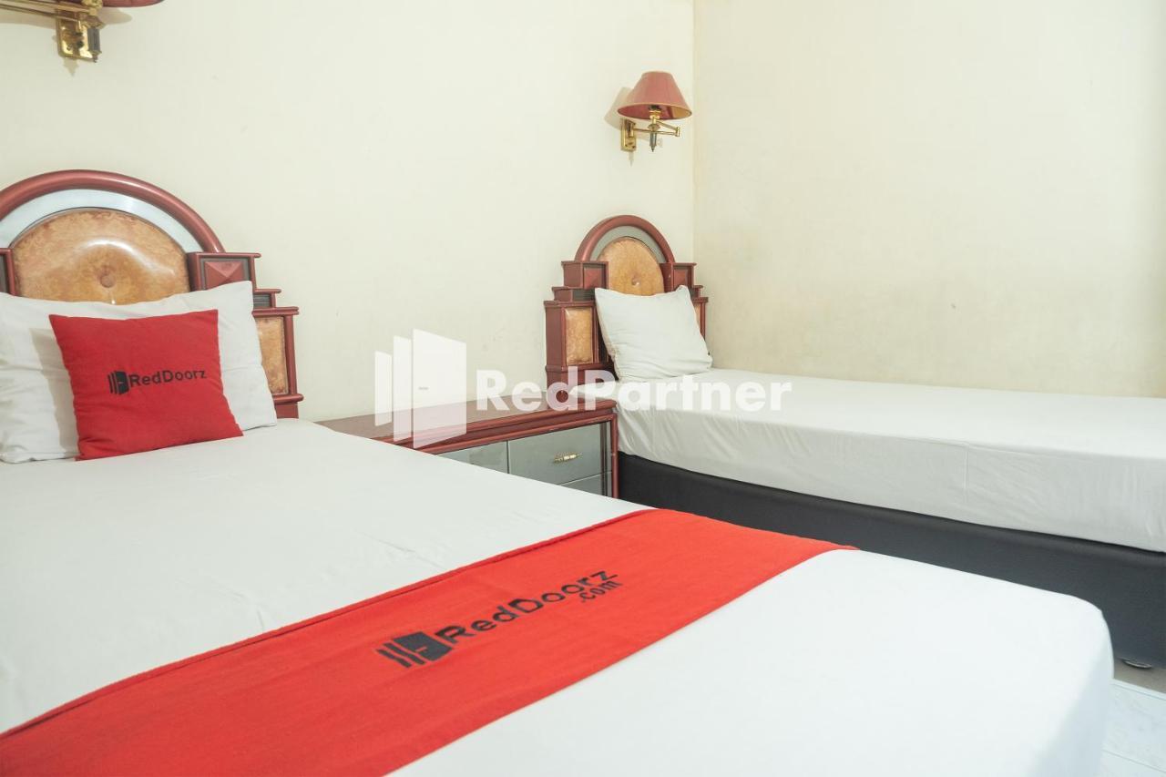 Akur Hotel Malioboro RedPartner Yogyakarta Exterior foto