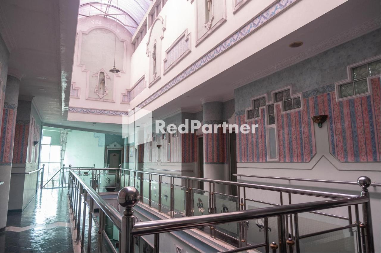 Akur Hotel Malioboro RedPartner Yogyakarta Exterior foto