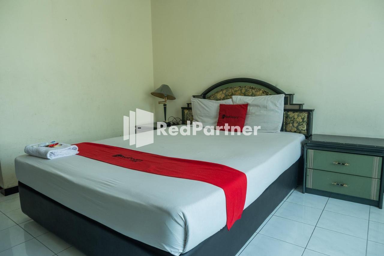 Akur Hotel Malioboro RedPartner Yogyakarta Exterior foto