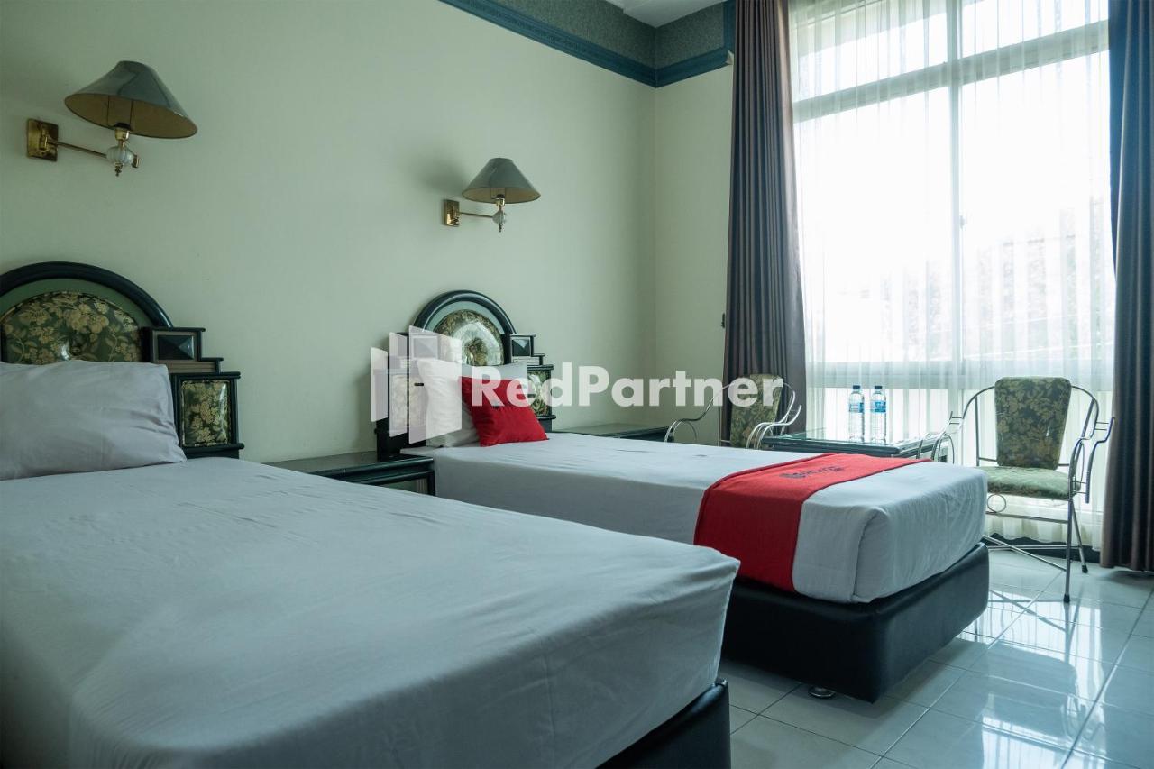 Akur Hotel Malioboro RedPartner Yogyakarta Exterior foto