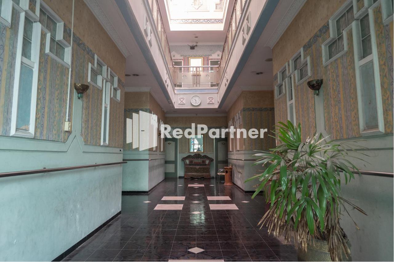 Akur Hotel Malioboro RedPartner Yogyakarta Exterior foto