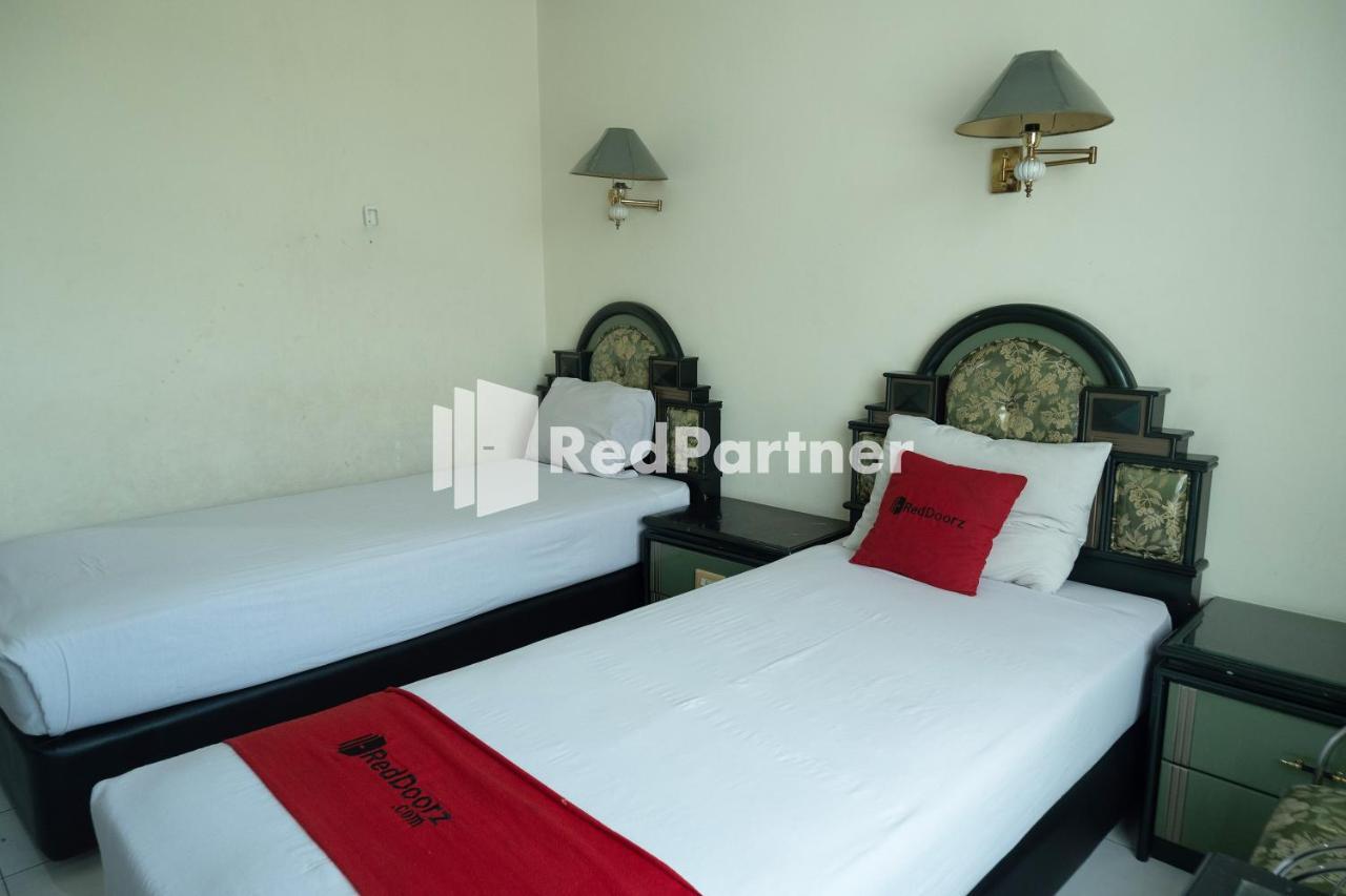 Akur Hotel Malioboro RedPartner Yogyakarta Exterior foto