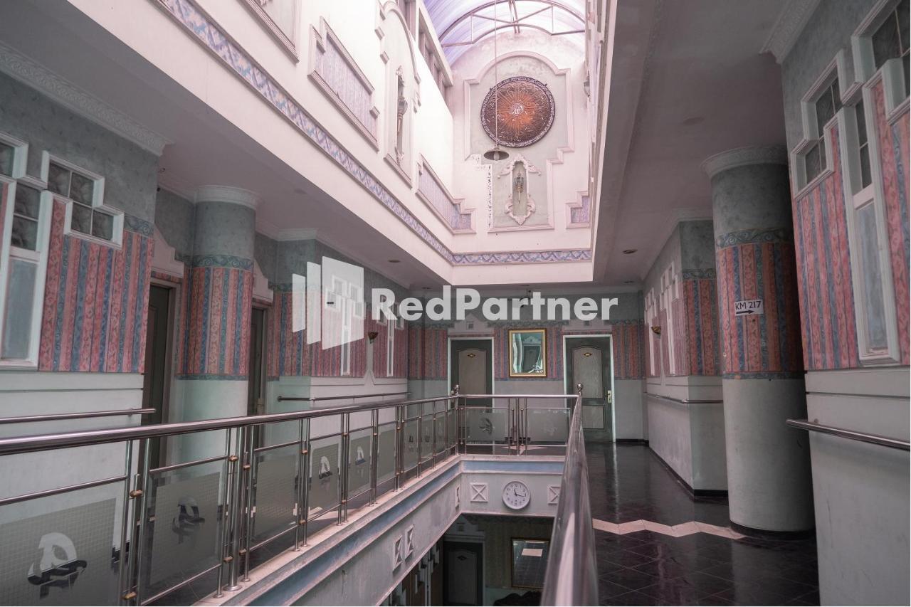 Akur Hotel Malioboro RedPartner Yogyakarta Exterior foto