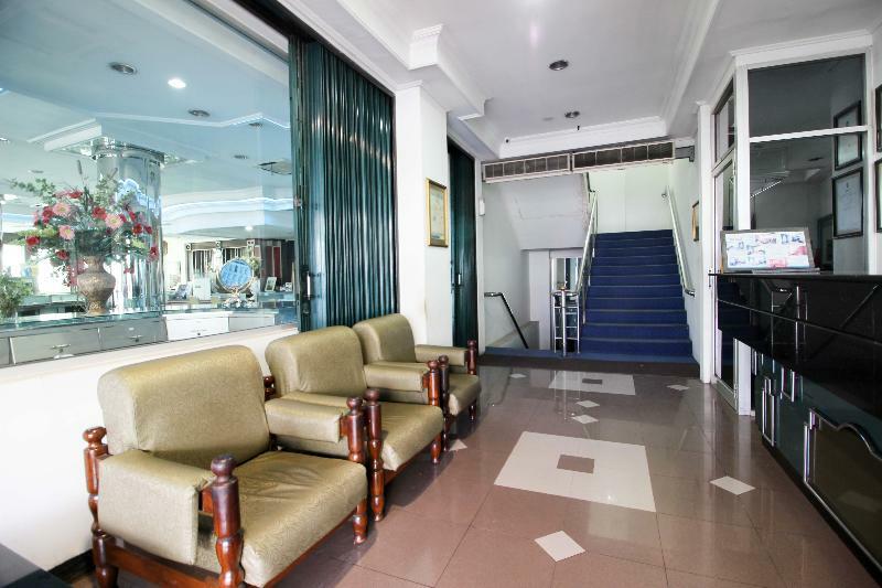 Akur Hotel Malioboro RedPartner Yogyakarta Exterior foto